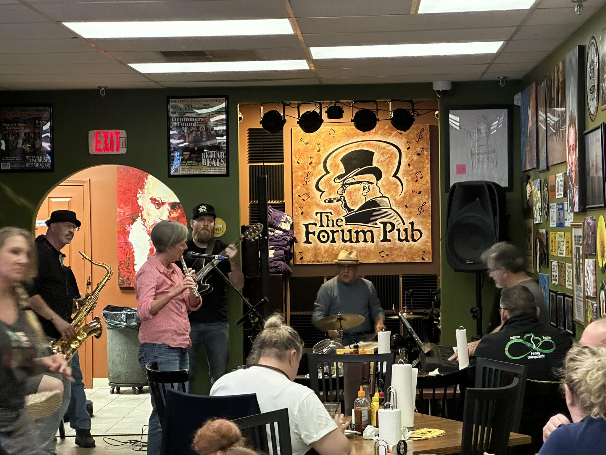 Jazz jam musicians playing at The Forum Pub